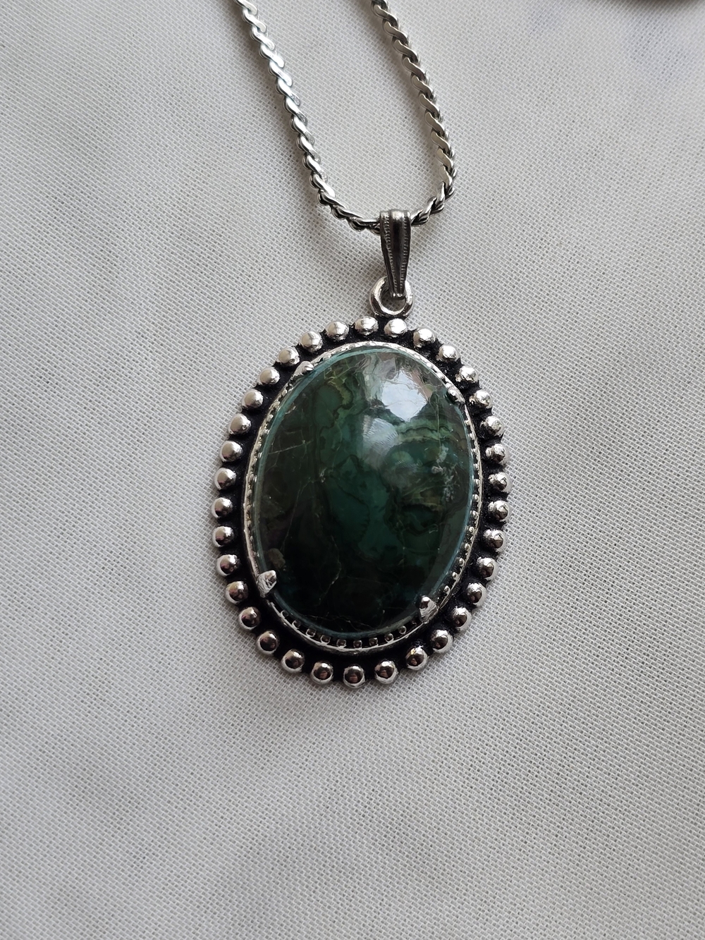 Green Oval Pendant Necklace - Unbranded